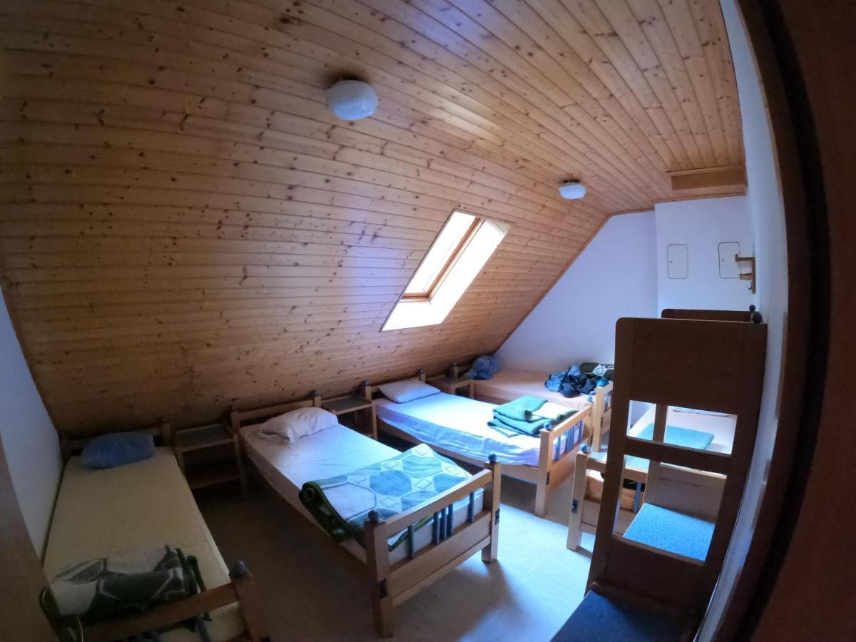 Pus Bavsica Hostel Log pod Mangartom Exterior foto